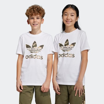 ADIDAS ORIGINALS Paita 'Camo' värissä valkoinen: edessä