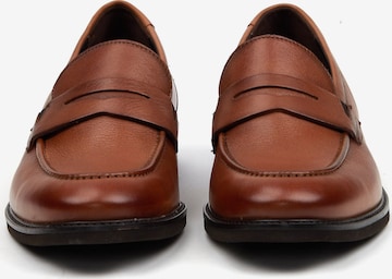 LLOYD Classic Flats in Brown