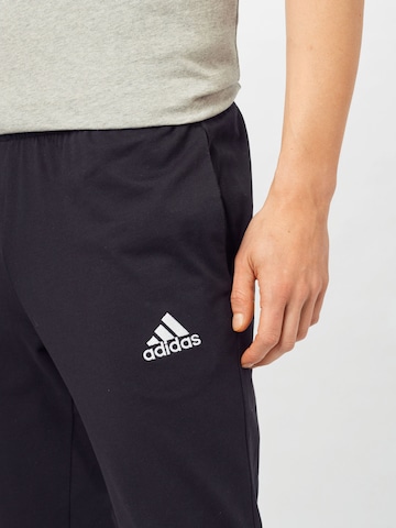 ADIDAS SPORTSWEAR Slimfit Sportbyxa 'Essentials Tapered' i svart