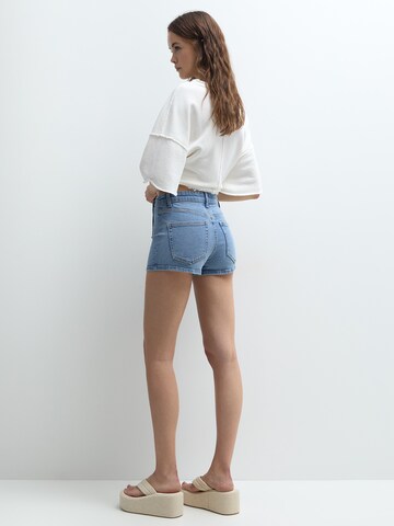 Pull&Bear Regular Shorts in Blau