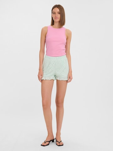 VERO MODA Regular Shorts 'Tassa' in Grün