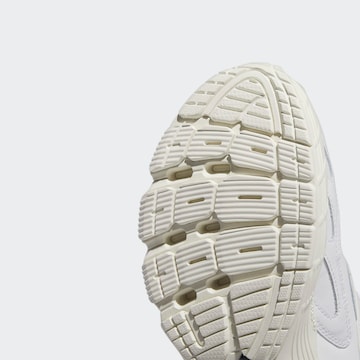 Baskets basses 'Astir' ADIDAS ORIGINALS en blanc