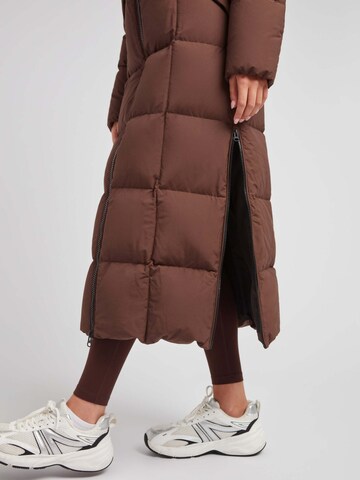 JACK1T Outdoorjas ' Black Star Extra Long Puffer Matt ' in Bruin