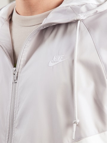 Nike Sportswear Kevad-sügisjope, värv hall