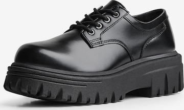 BershkaSlip On cipele - crna boja: prednji dio