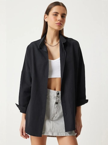 Happiness İstanbul - Camisa em preto