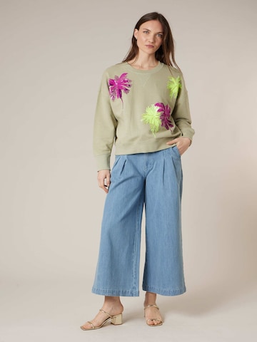 Sweat-shirt 'Lauvana' Deeluxe en vert : devant