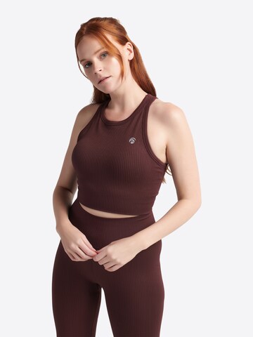 OCEANSAPART Sports Top 'Aimy' in Brown: front