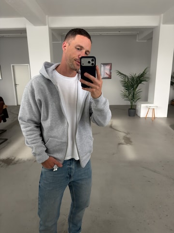 DAN FOX APPAREL Sweatjacke 'Fabian' in Grau