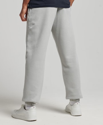 Effilé Pantalon de sport 'Mark' Superdry en gris