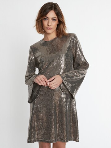 Ana Alcazar Avondjurk 'Sagona' in Zilver: voorkant