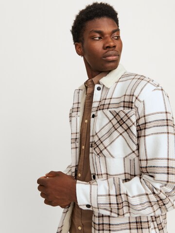 Coupe regular Veste mi-saison 'JJZac' JACK & JONES en blanc