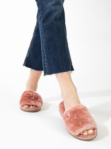 Minnetonka Slipper 'Lolo' in Pink: front