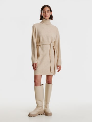 EDITED Gebreide jurk 'Okka' in Beige: voorkant