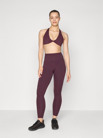 Fabletics Skinny Fit Спортен панталон в червено