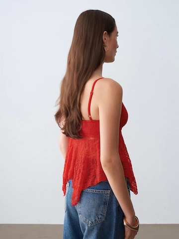 Top di Dilvin in rosso