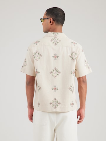 balta Abercrombie & Fitch Patogus modelis Marškiniai
