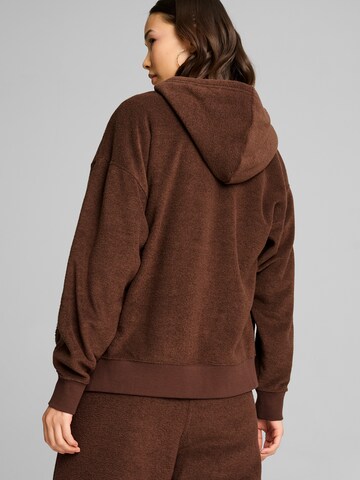 PUMA Sweatshirt in Bruin: terug