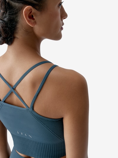 Born Living Yoga Haut de sport ' Devika ' en gris foncé, Vue avec produit