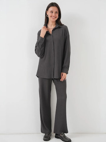 Completo pantalone di Bigdart in grigio: frontale