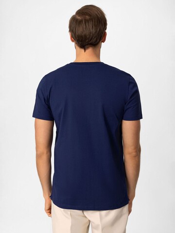 Jacey Quinn - Camisa em azul