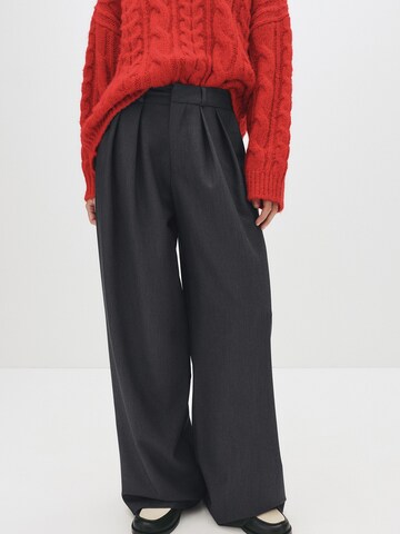 Pull&Bear Bő szár Élére vasalt nadrágok - szürke: elől