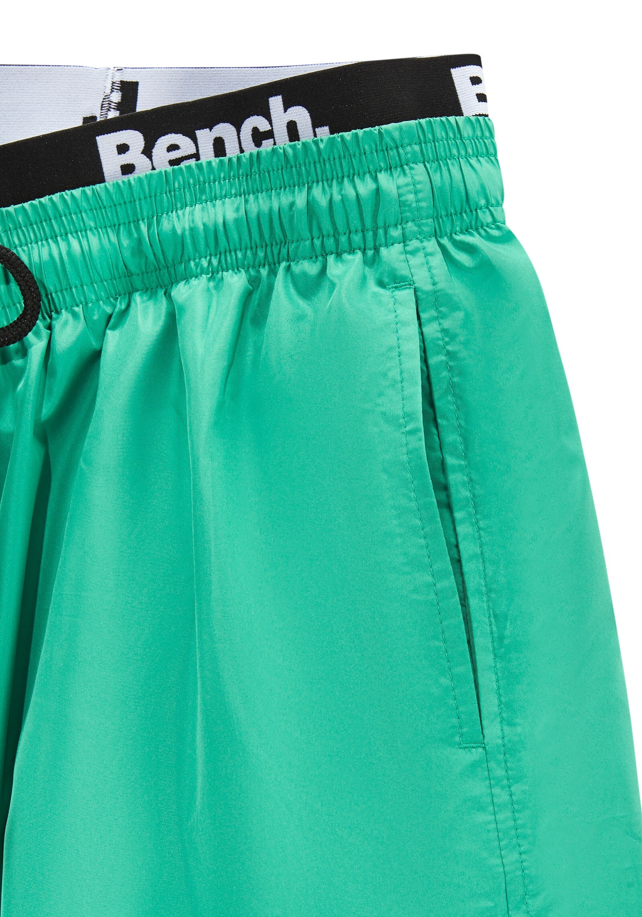 BENCH Badeshorts in Grün