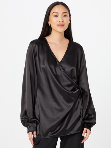 Femme Luxe Bluse i sort: forside