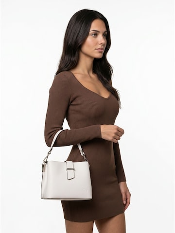 Cluty Handbag in White: front