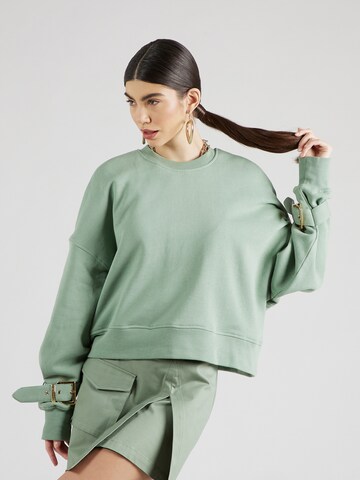 Hoermanseder x About You Sweatshirt 'Carola' in Groen: voorkant