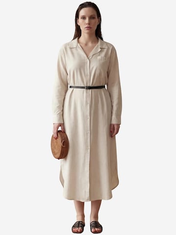 My fashion - Vestidos camiseiros em bege: frente