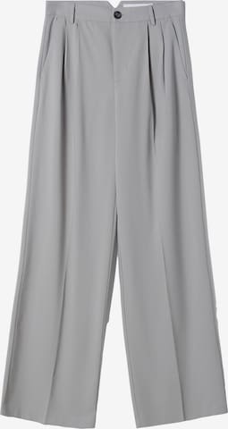 Bershka Loose fit Pleat-Front Pants in Grey: front