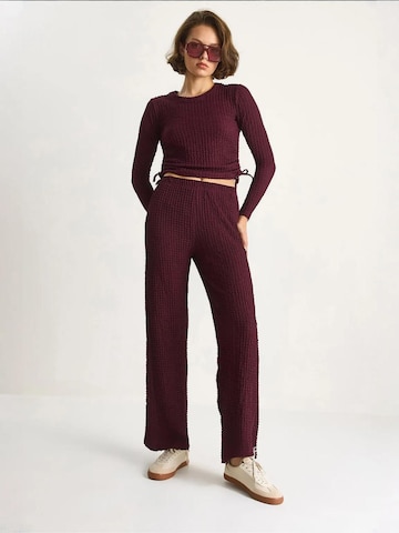 Pantalons de tailleur Bianco Lucci en violet : devant