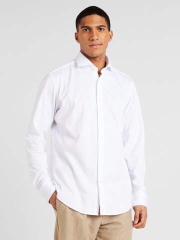 Coupe regular Chemise 'Joe' BOSS en blanc : devant