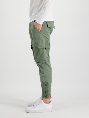 ALPHA INDUSTRIES - Regular Calças cargo em verde