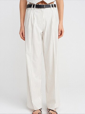 Wide leg Pantaloni de la Dilvin pe maro: față