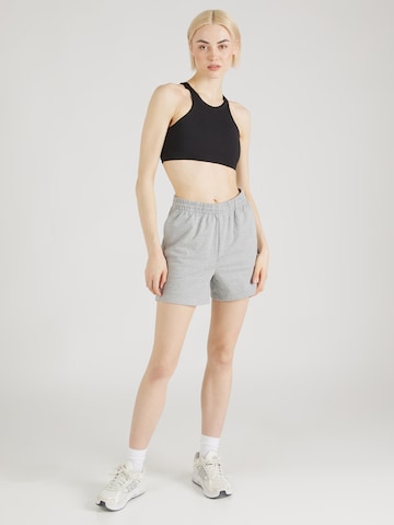 Hummel Regular Sportshorts 'GO 2.0' in Grau