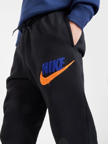 Nike SportswearTapered Hlače 'CLUB' - crna boja