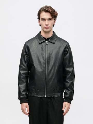 GUESS Преходно яке 'AVIATOR' в черно: отпред