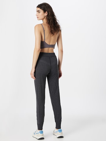 Slimfit Pantaloni sportivi 'HANA' di Hummel in nero