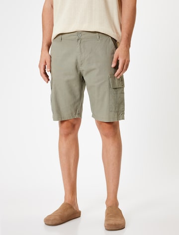 Koton Regular Shorts in Grün: Vorderseite