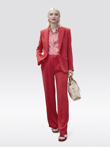 Lola Casademunt - Blazer en rojo