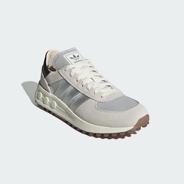 ADIDAS ORIGINALS Низкие кроссовки 'LA Trainer' в Белый