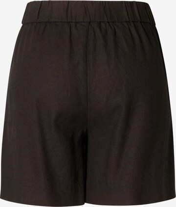 BASE LEVEL Loosefit Shorts in Schwarz