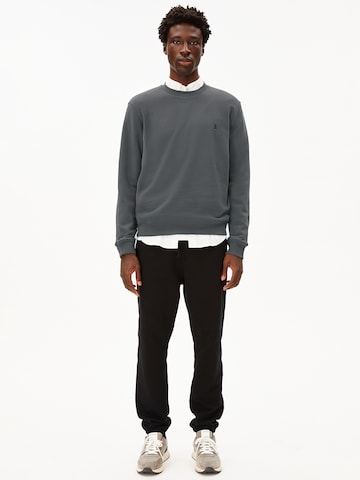 ARMEDANGELS Sweatshirt 'Baaro' in Grijs