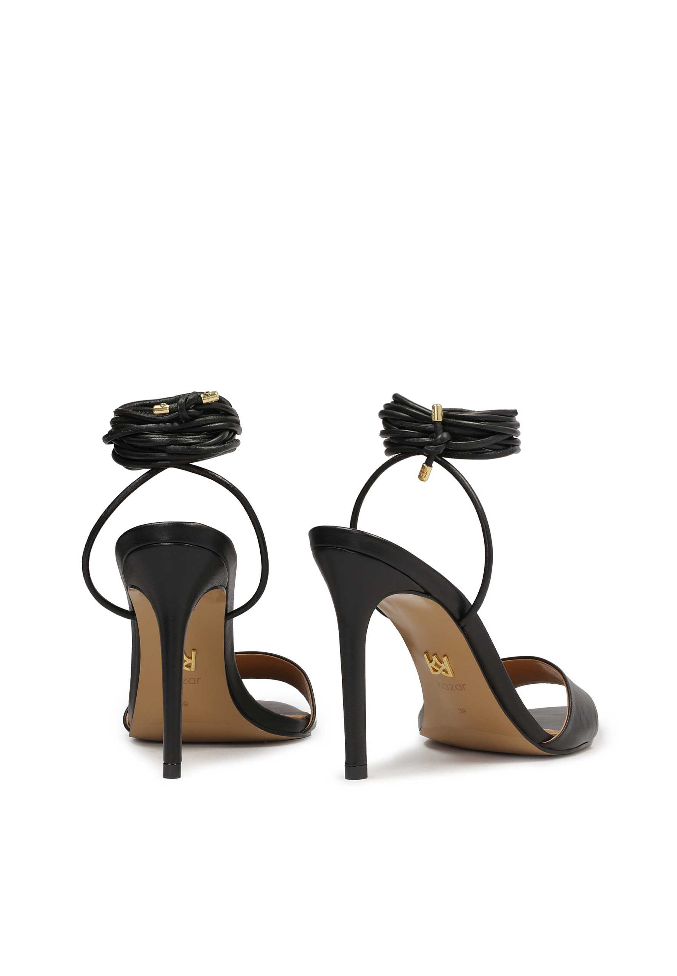 Kazar - Sandálias com tiras em preto