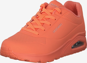 Baskets basses SKECHERS en orange : devant