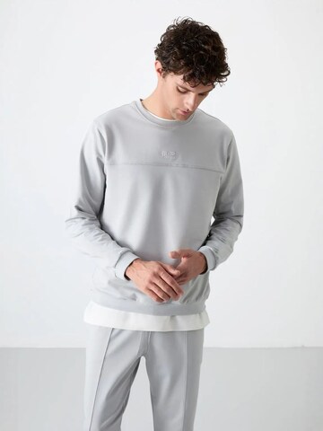Tuta da jogging di Tommy Life in grigio