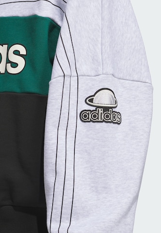 ADIDAS ORIGINALS - Sweatshirt 'Varsity' em cinzento