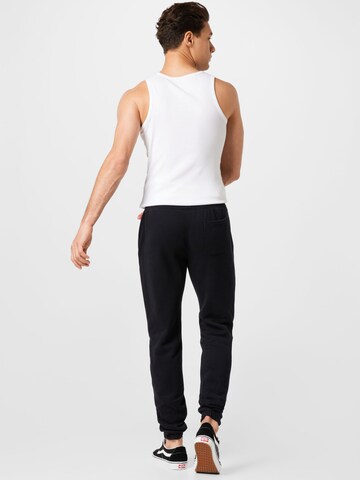 HOLLISTER Tapered Housut värissä musta